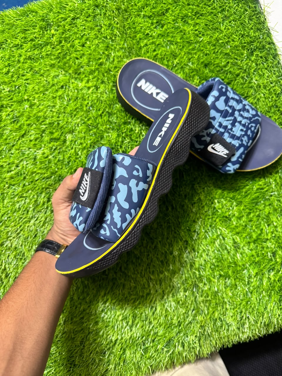 NIKE ADJUSTABLE ( COMFORTABLE & PREMIUM ) SLIPPER